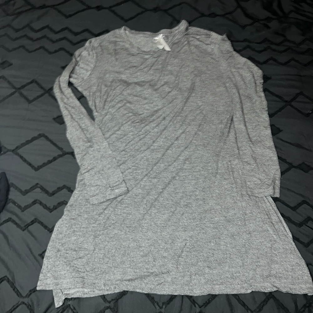 Gray long sleeve w/slits on the sides